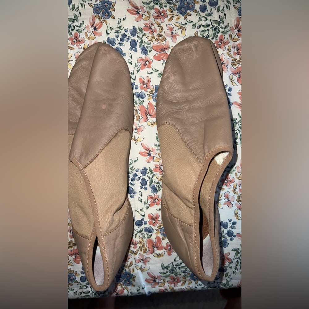 Dance shoes